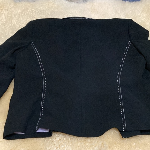 Black jacket with white contrast stitching size P12 - Picture 13 of 13